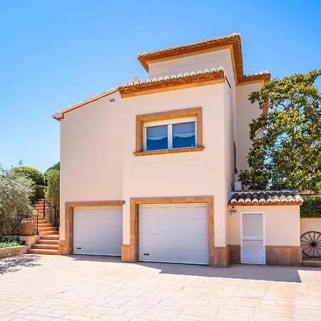 Villa Oliveres By